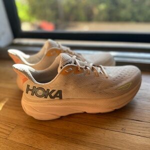 Hoka Clifton 9, women’s size 11 B